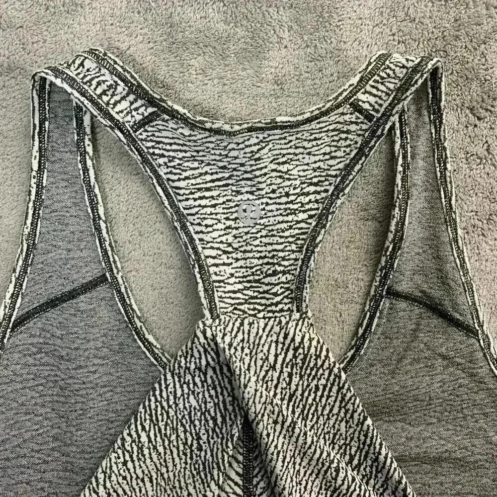 Lululemon Top Womens 4 Essential Tank Sheer Luon Pebble Jacquard White Black Gym - Picture 8 of 8